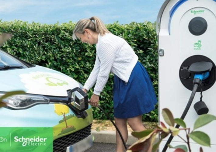 Foto Schneider Electric lanza EcoStruxure para eMobility en edificios, una solución integral de carga de vehículos eléctricos para una movilidad sostenible totalmente eléctrica.